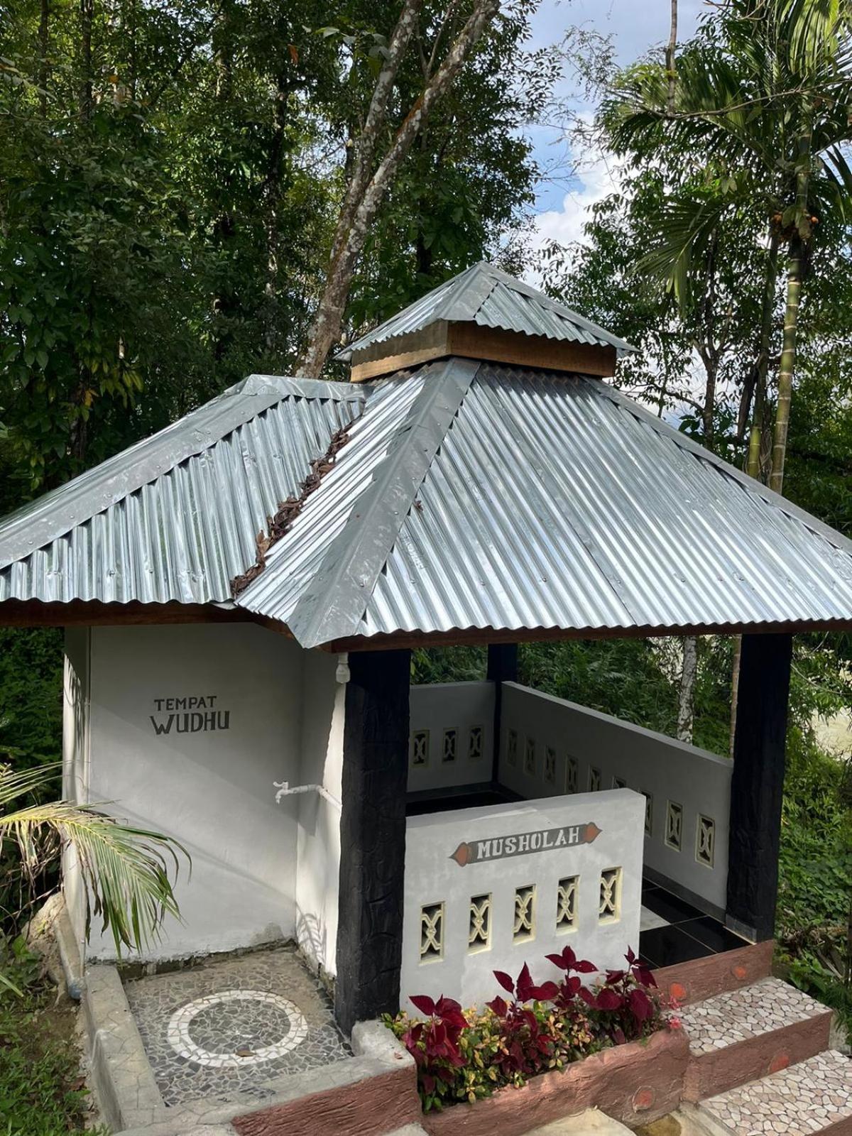 Asim Paris Guesthouse & Jungle Trekking Bukit Lawang Buitenkant foto
