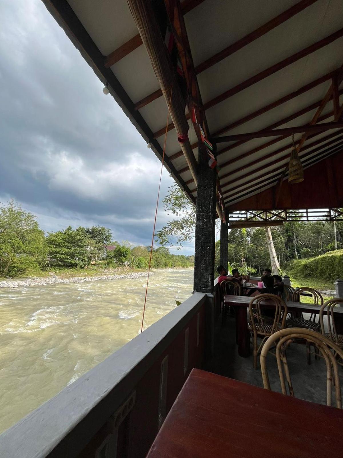 Asim Paris Guesthouse & Jungle Trekking Bukit Lawang Buitenkant foto