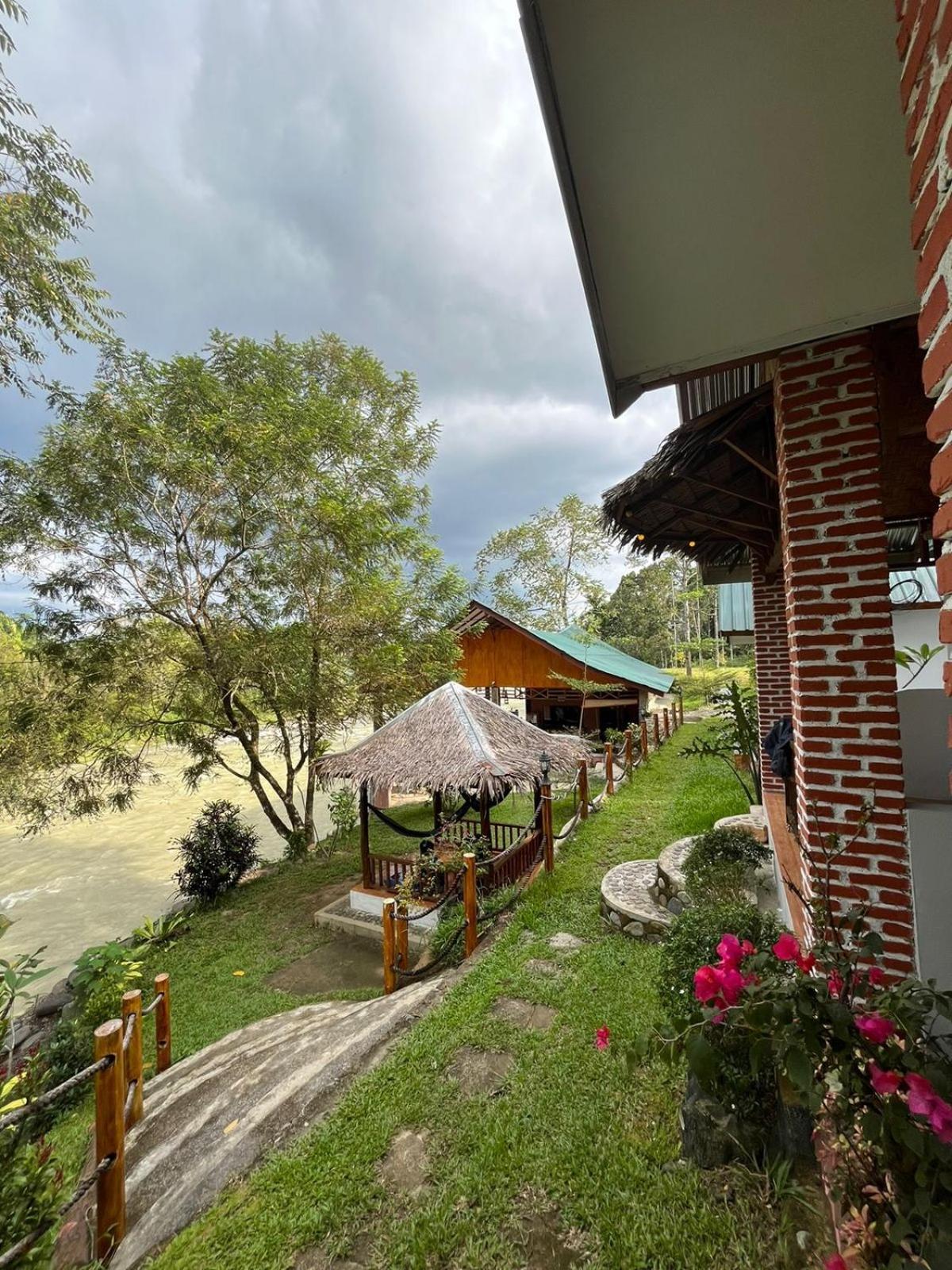 Asim Paris Guesthouse & Jungle Trekking Bukit Lawang Buitenkant foto