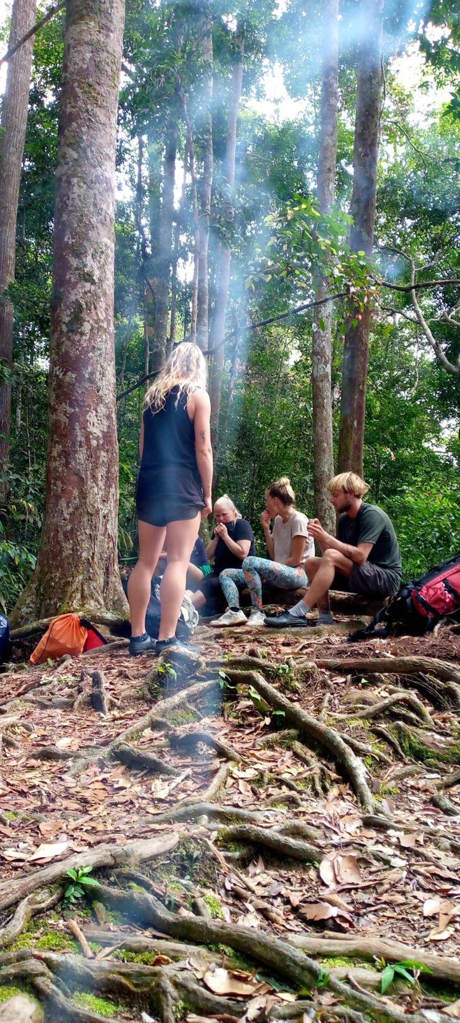 Asim Paris Guesthouse & Jungle Trekking Bukit Lawang Buitenkant foto