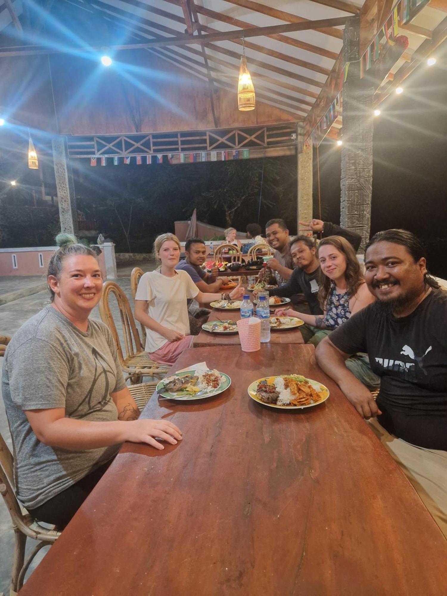 Asim Paris Guesthouse & Jungle Trekking Bukit Lawang Buitenkant foto
