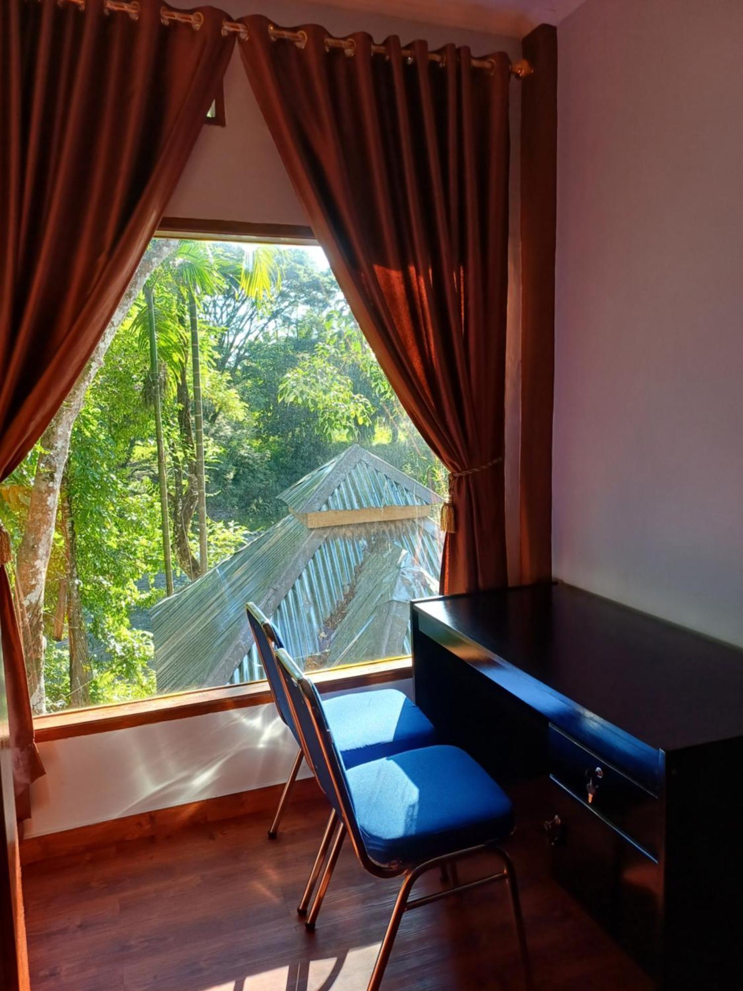 Asim Paris Guesthouse & Jungle Trekking Bukit Lawang Buitenkant foto