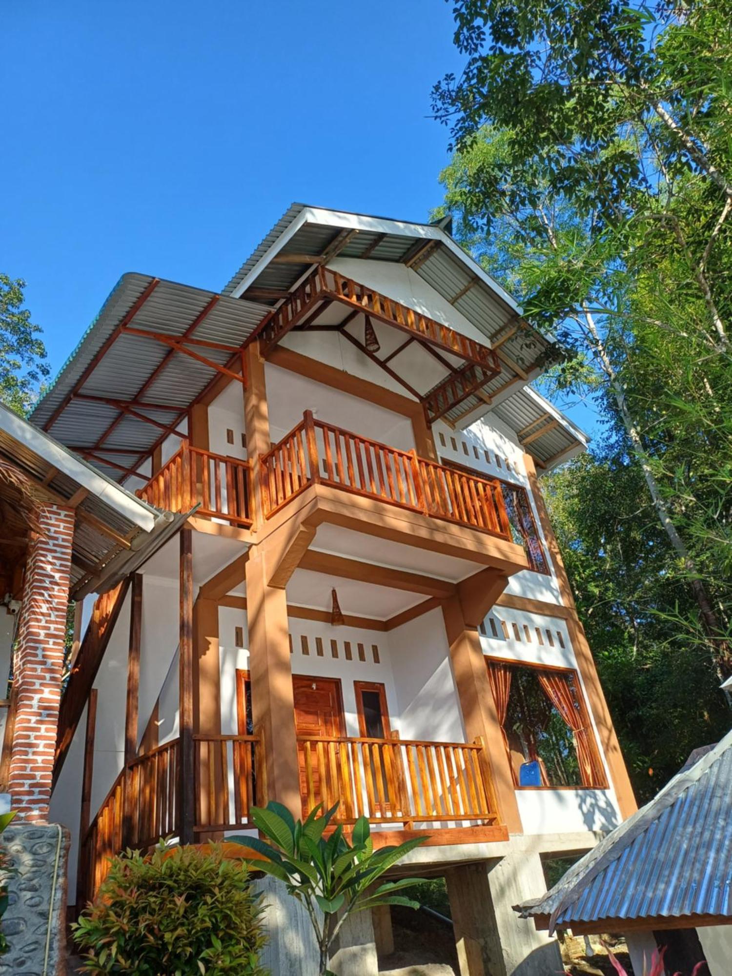 Asim Paris Guesthouse & Jungle Trekking Bukit Lawang Buitenkant foto