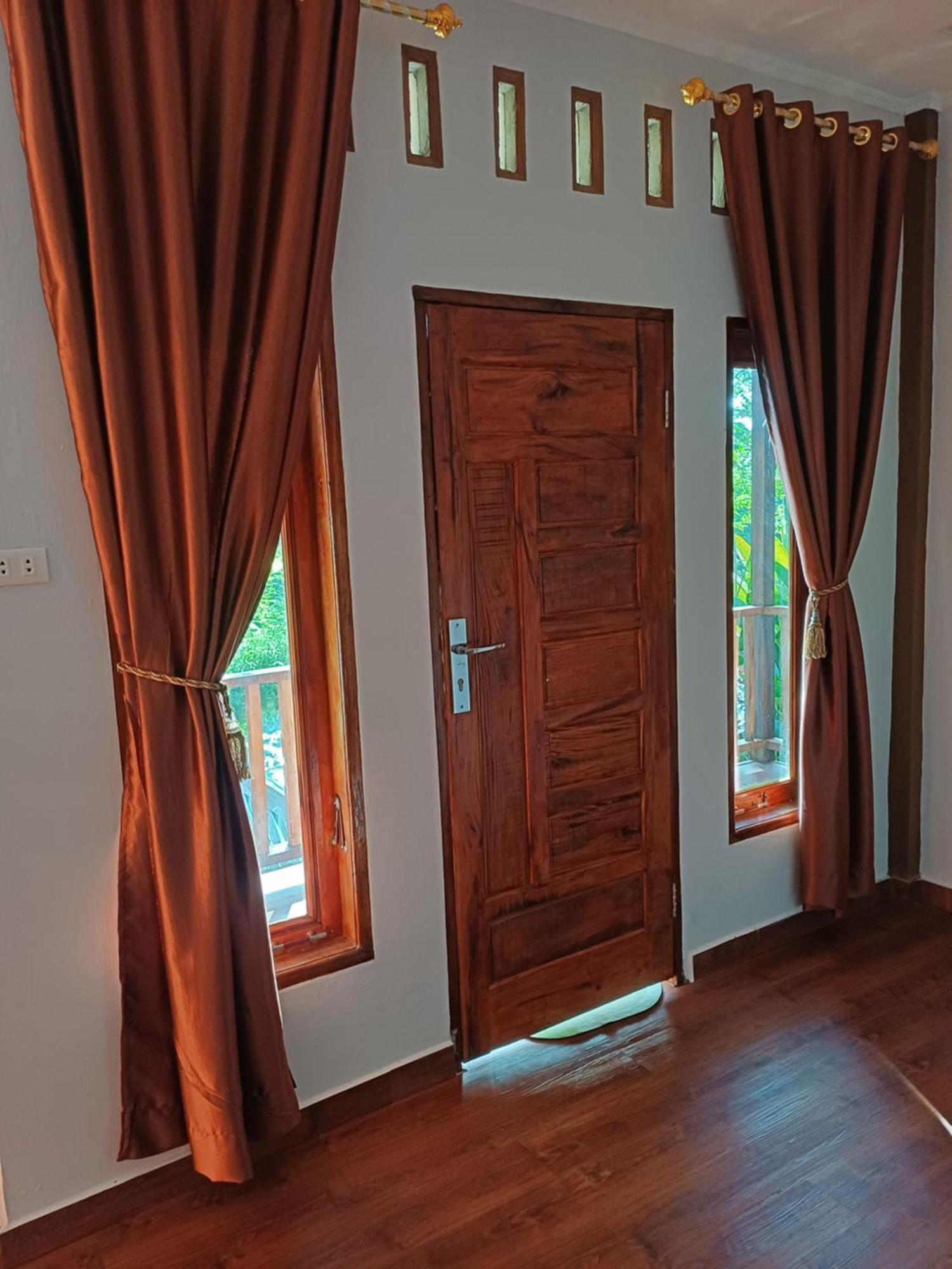 Asim Paris Guesthouse & Jungle Trekking Bukit Lawang Buitenkant foto